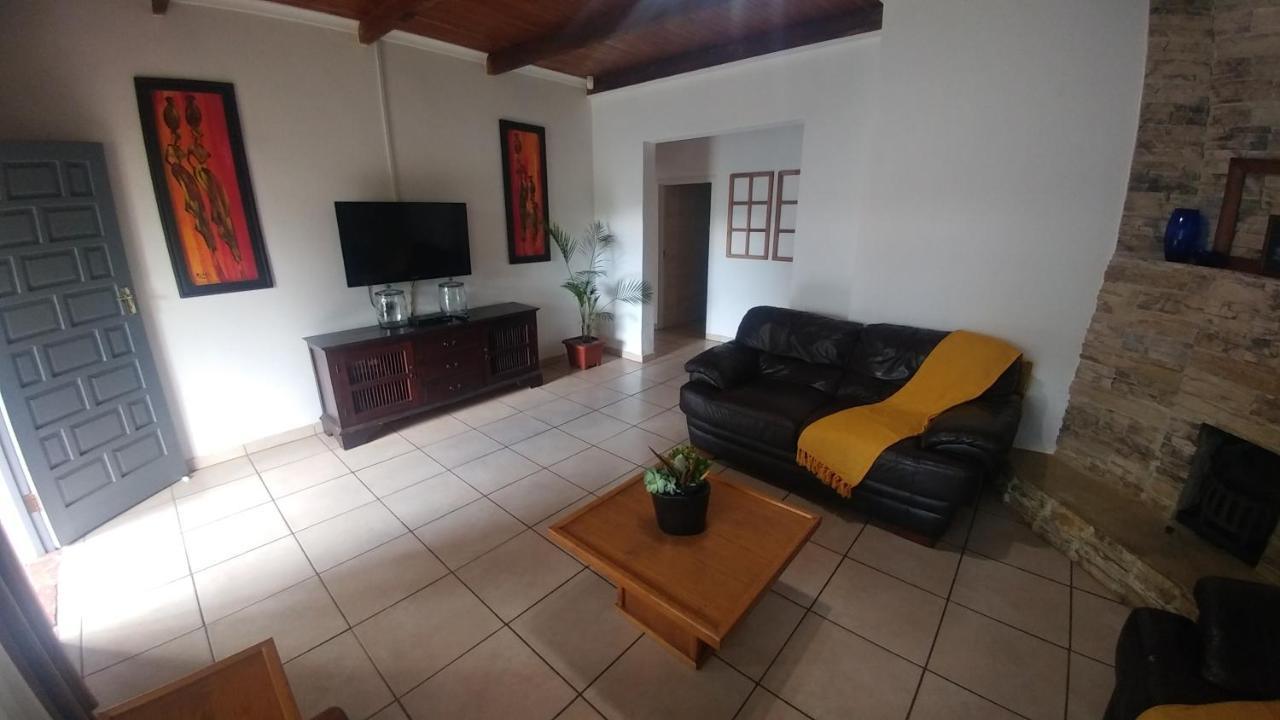 Four Seasons Self-Catering Guest House 格拉斯科普 外观 照片