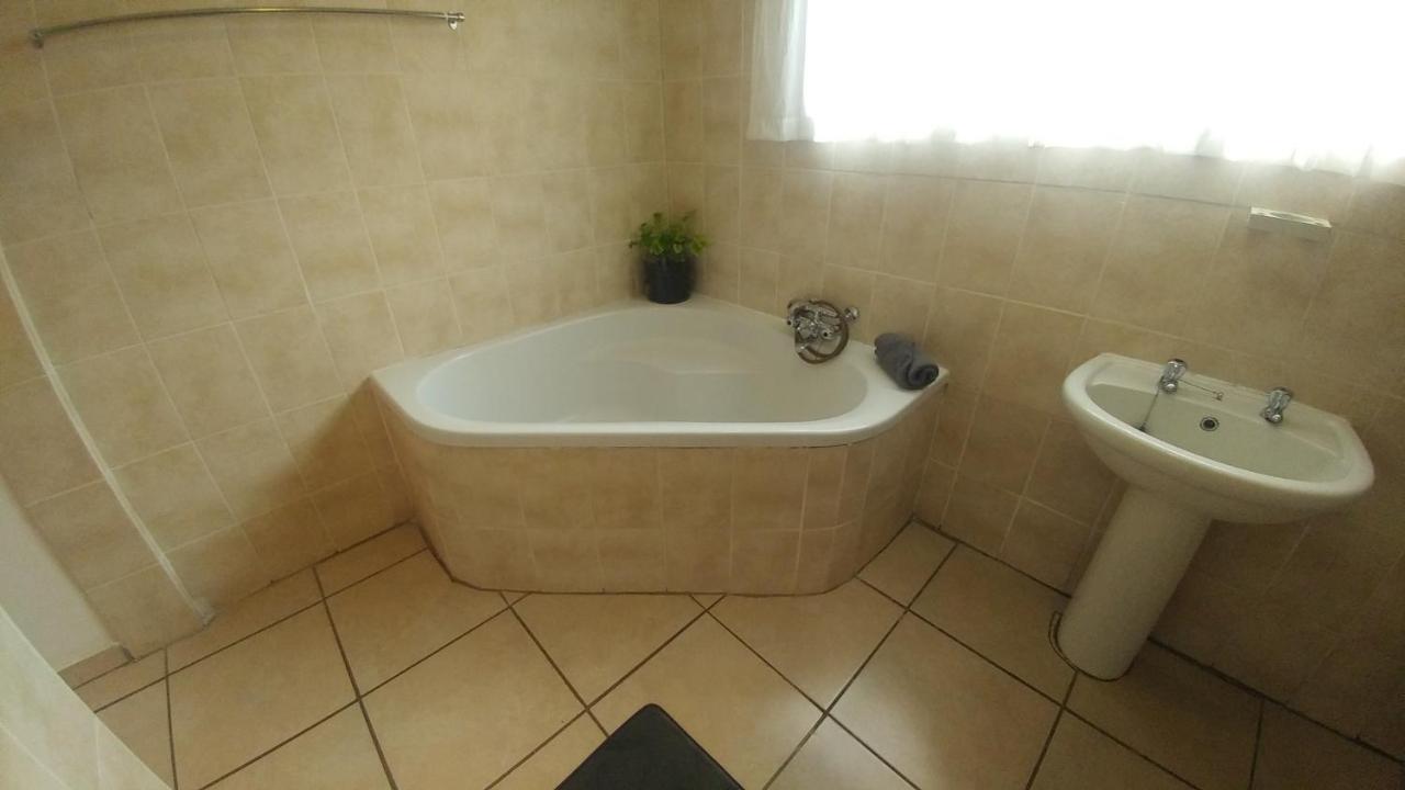 Four Seasons Self-Catering Guest House 格拉斯科普 外观 照片